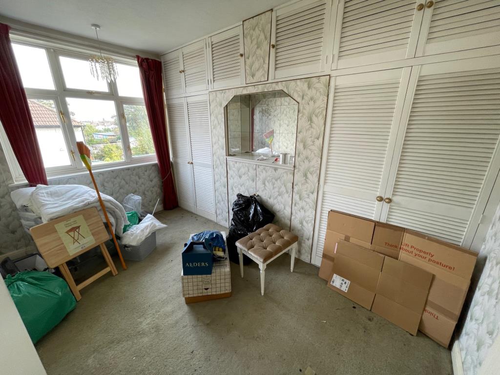 Lot: 7 - THREE-BEDROOM END-TERRACE HOUSE FOR IMPROVEMENT - Bedroom two